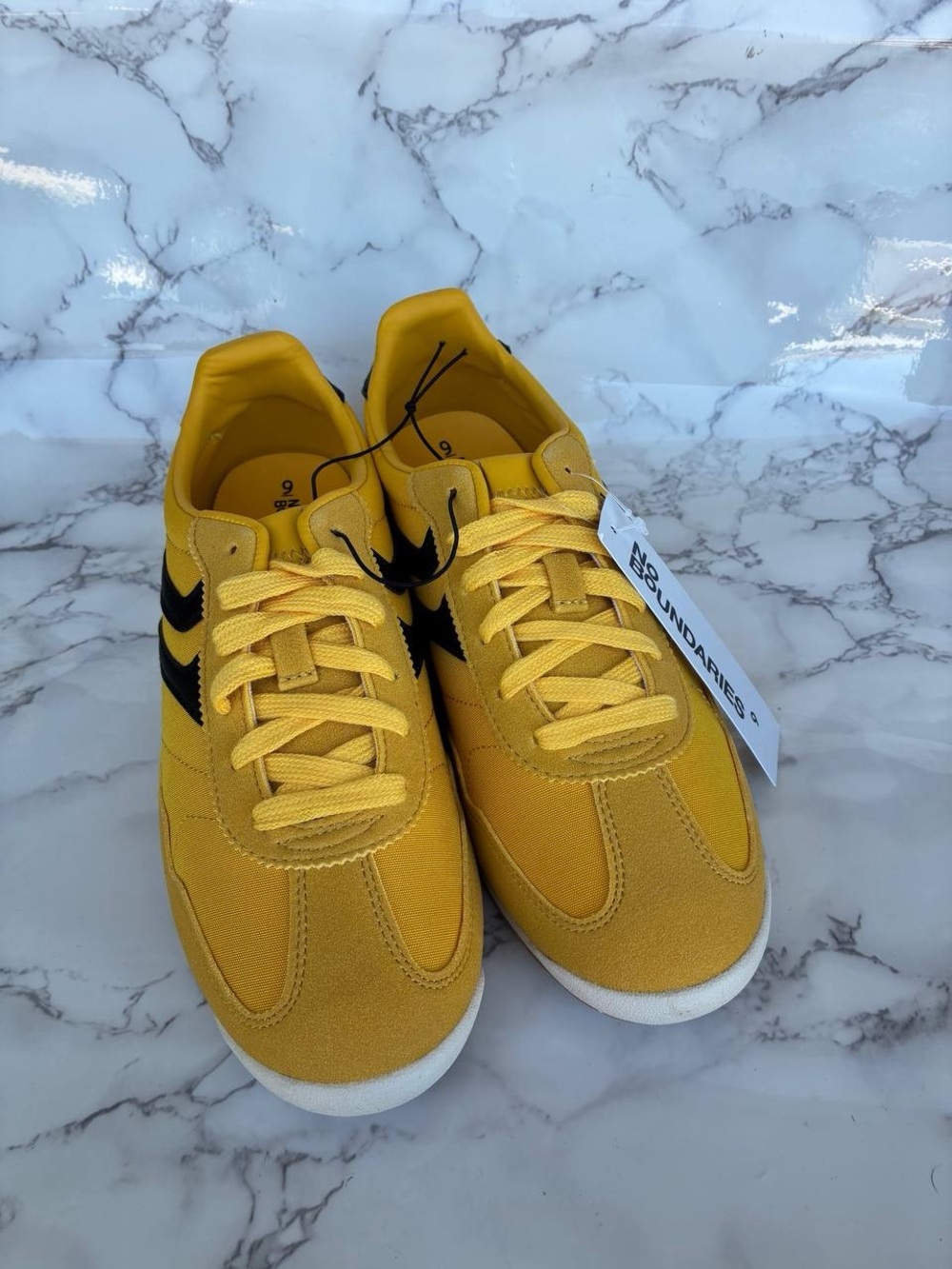 Women's No Boundaries Yellow and Black Low-Top Sneakers US Size 9